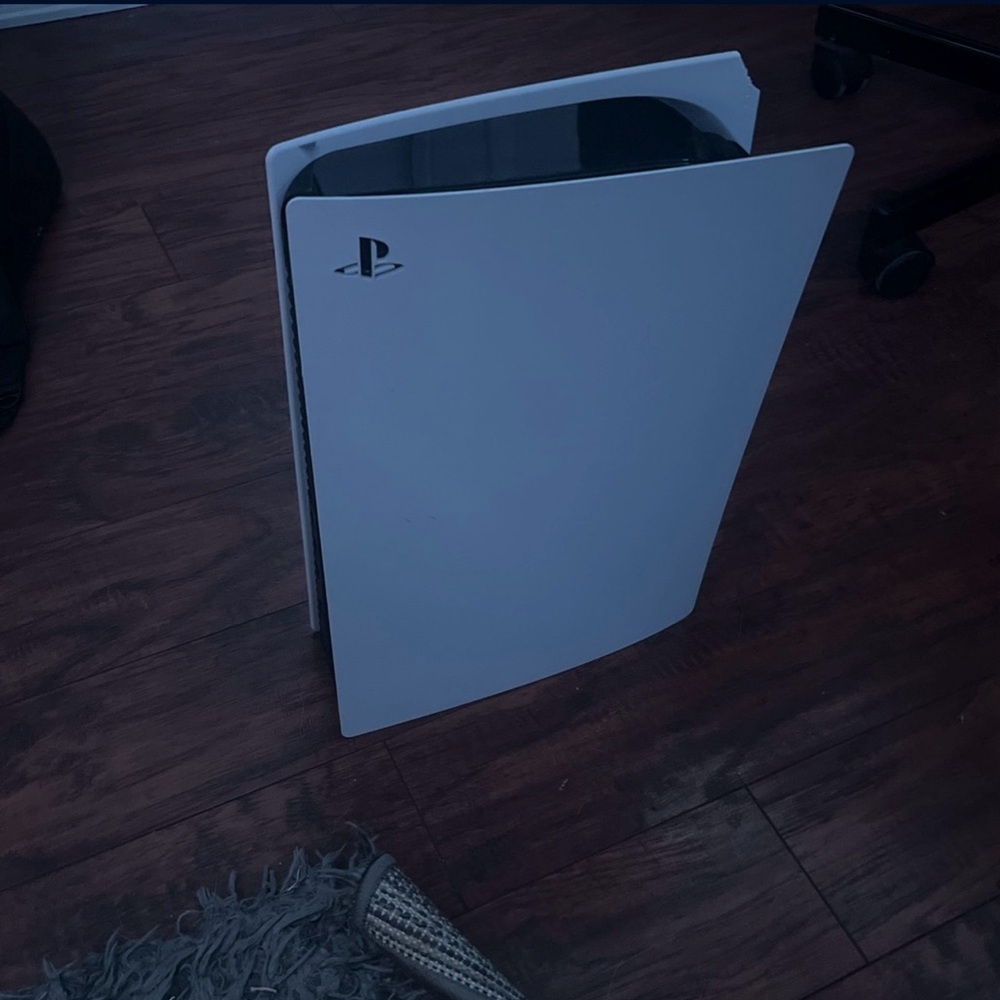 PS5 - Picture 3 of 3